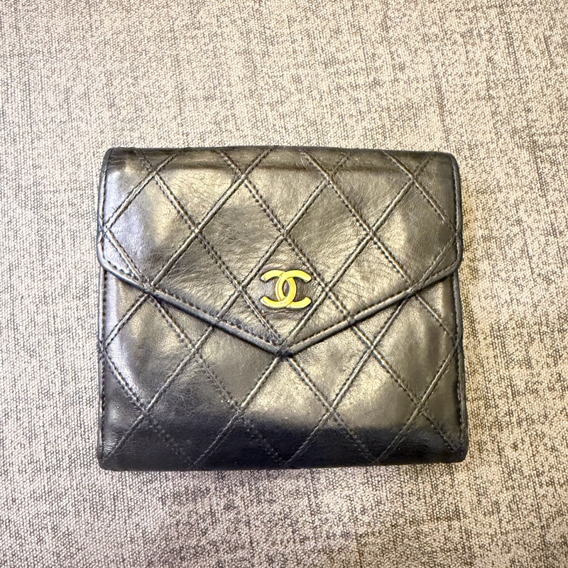 Chanel 羊皮金扣對折短夾-8