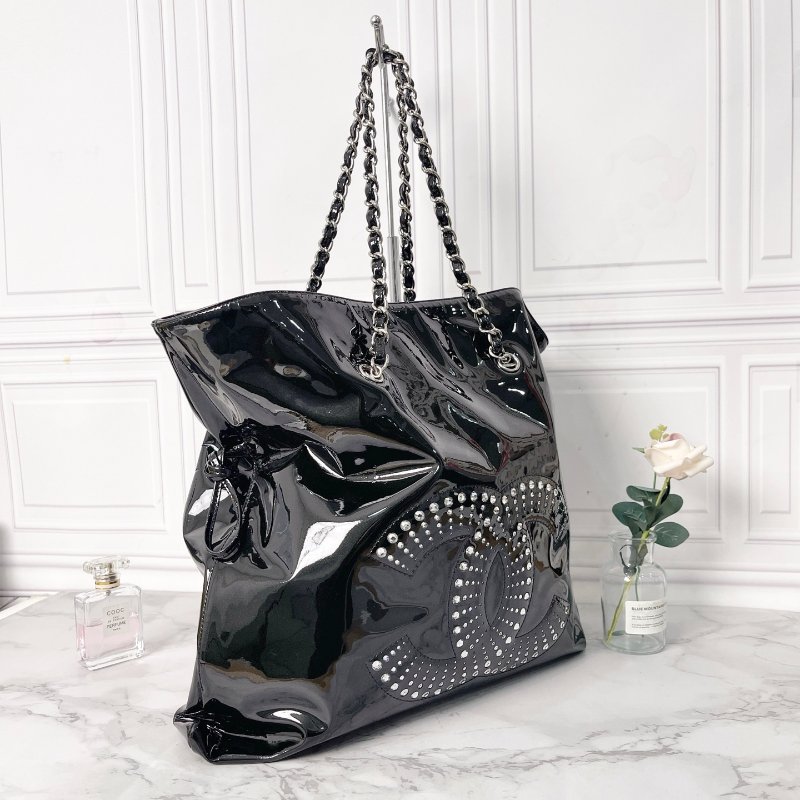Chanel 黑色漆皮水鑽雙C托特包42×34×10 98新配件塵袋-2