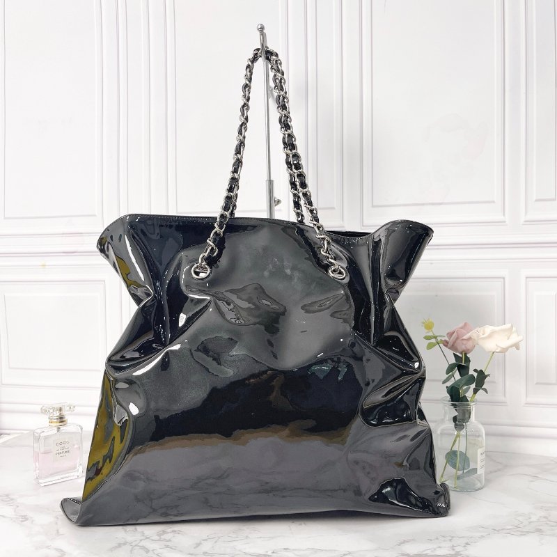 Chanel 黑色漆皮水鑽雙C托特包42×34×10 98新配件塵袋-5