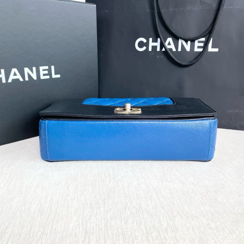 Chanel 琺瑯扣翻蓋鏈條包 黑藍拼色 金扣 牛皮 23*14*6 99新配件盒子 塵袋 保卡 購證-3