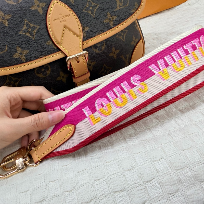 LV Diane 法棍包-9