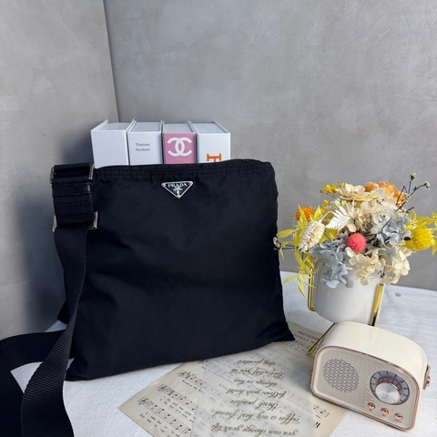 【赫蒂國際精品】Prada 黑色尼龍斜背包 vintage 二手 中古