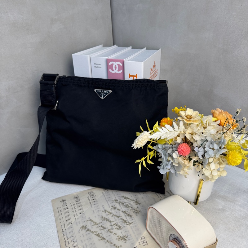 【赫蒂國際精品】Prada 黑色尼龍斜背包 vintage 二手 中古-1