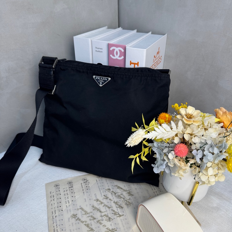 【赫蒂國際精品】Prada 黑色尼龍斜背包 vintage 二手 中古-2