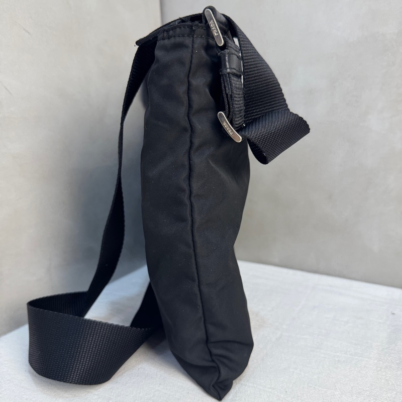 【赫蒂國際精品】Prada 黑色尼龍斜背包 vintage 二手 中古-9
