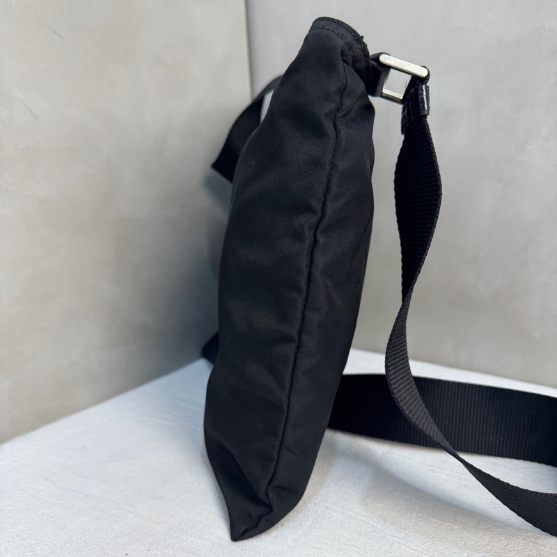 【赫蒂國際精品】Prada 黑色尼龍斜背包 vintage 二手 中古-10