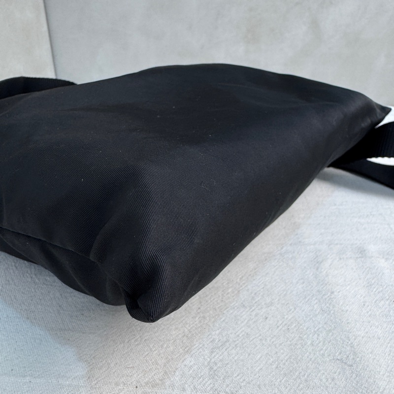 【赫蒂國際精品】Prada 黑色尼龍斜背包 vintage 二手 中古-12