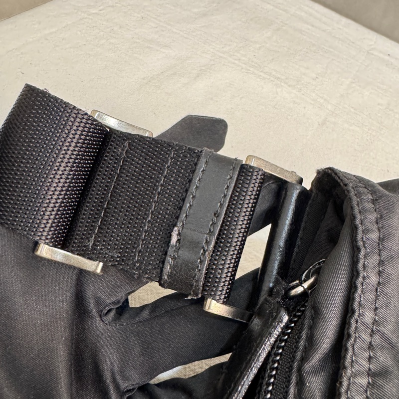 【赫蒂國際精品】Prada 黑色尼龍斜背包 vintage 二手 中古-17