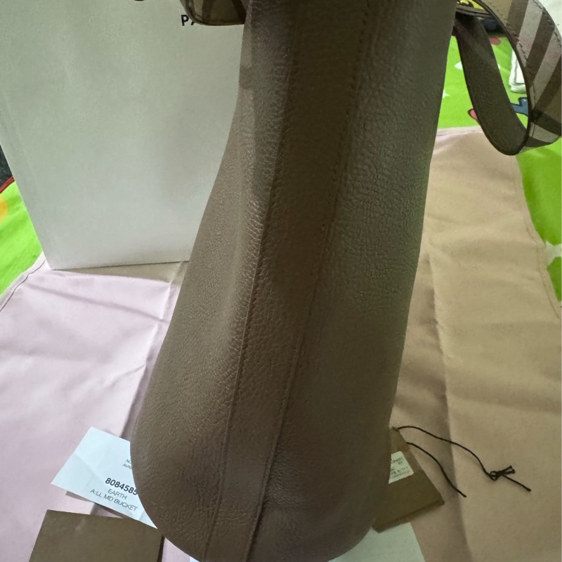 BURBERRY 8084585 牛皮釦式兩用大容量水桶包.咖、未使用過-14