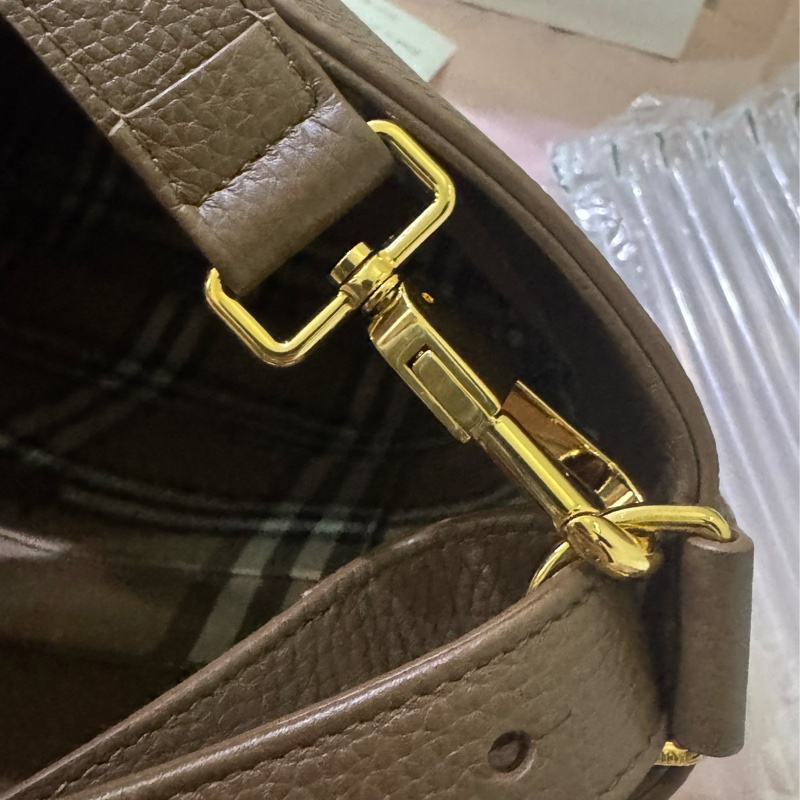 BURBERRY 8084585 牛皮釦式兩用大容量水桶包.咖、未使用過-16
