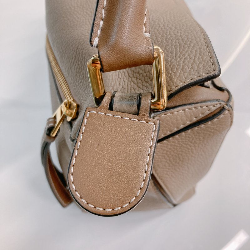 MS0719 Loewe 羅意威拼圖包 小號顆粒牛皮 沙色金扣 Puzzle Small Grained Calfskin Sand x GHW-14