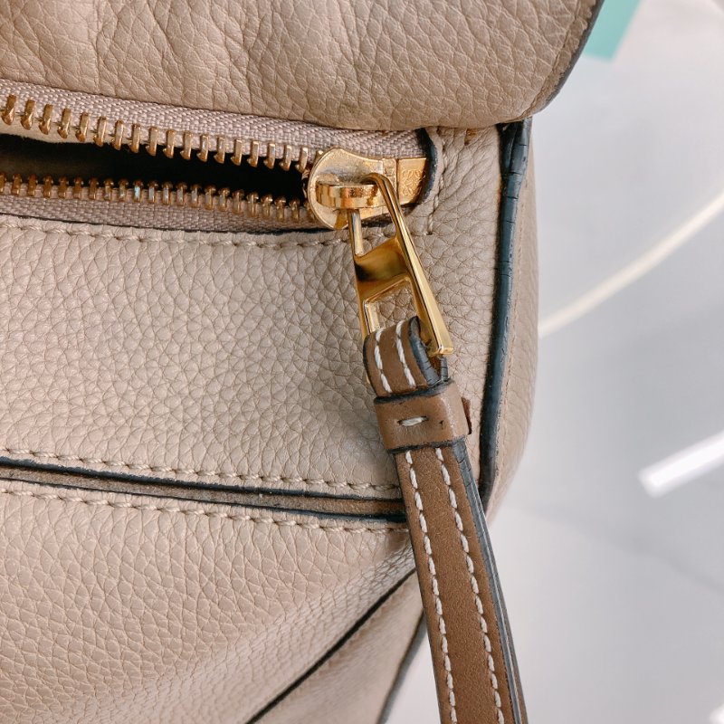 MS0719 Loewe 羅意威拼圖包 小號顆粒牛皮 沙色金扣 Puzzle Small Grained Calfskin Sand x GHW-22