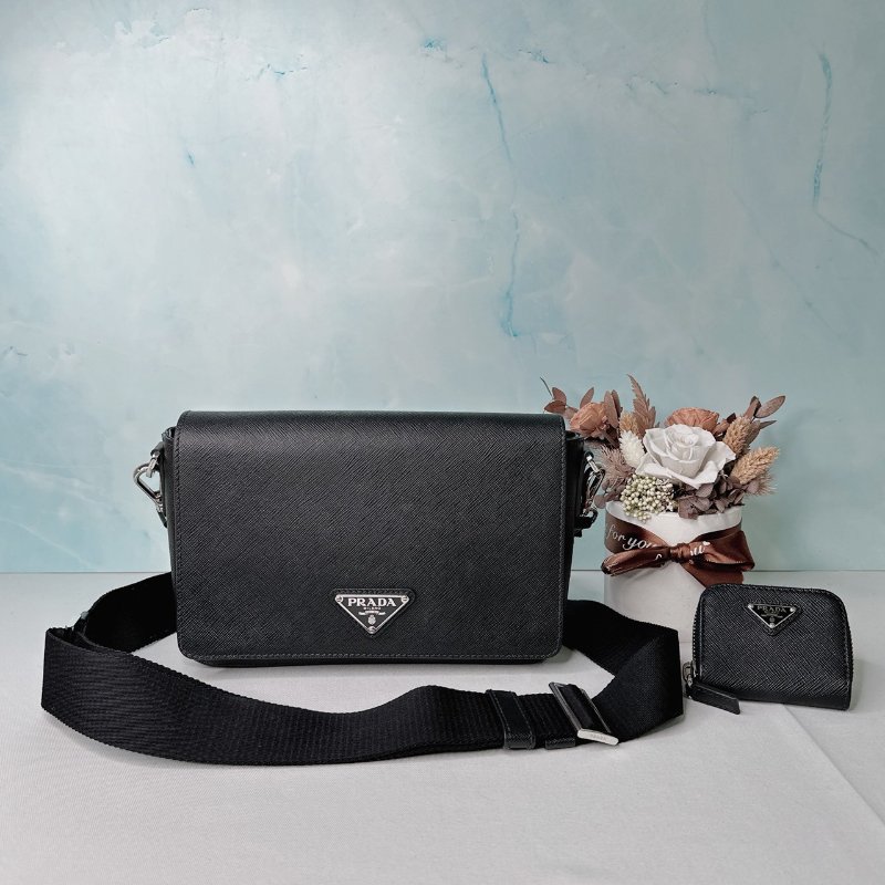 PRADA Saffiano皮革斜背包-0