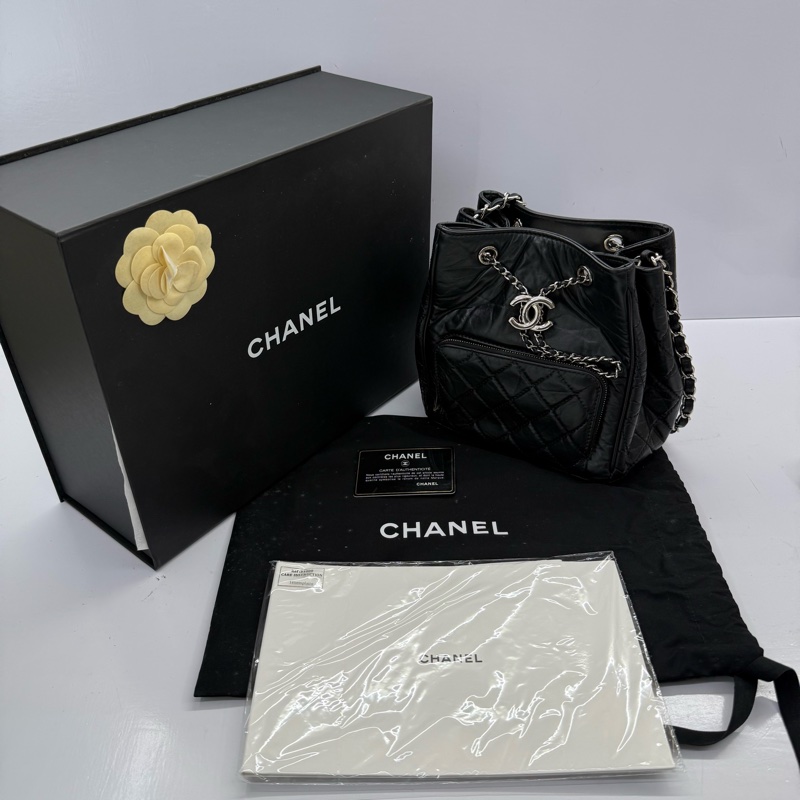 CHANEL 香奈兒 黑色牛皮 DRAWSTRING 鏈條斜背包 SA57819-2