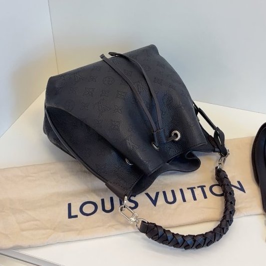 路易威登/Louis Vuitton 全皮鏤空老花Muria月光女神水桶包 黑咖銀扣-4