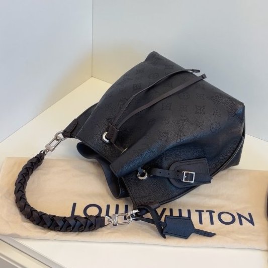 路易威登/Louis Vuitton 全皮鏤空老花Muria月光女神水桶包 黑咖銀扣-5