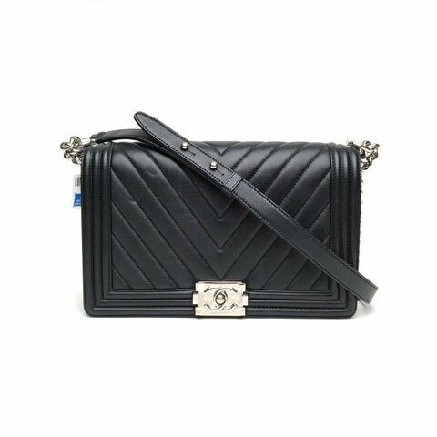 CHANEL Leboy中大號黑色牛皮22開銀扣V紋肩背包