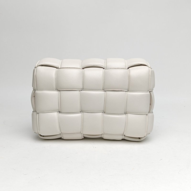 BOTTEGA VENETA CassettePadded加襯中號26白色羊皮肩背包-2
