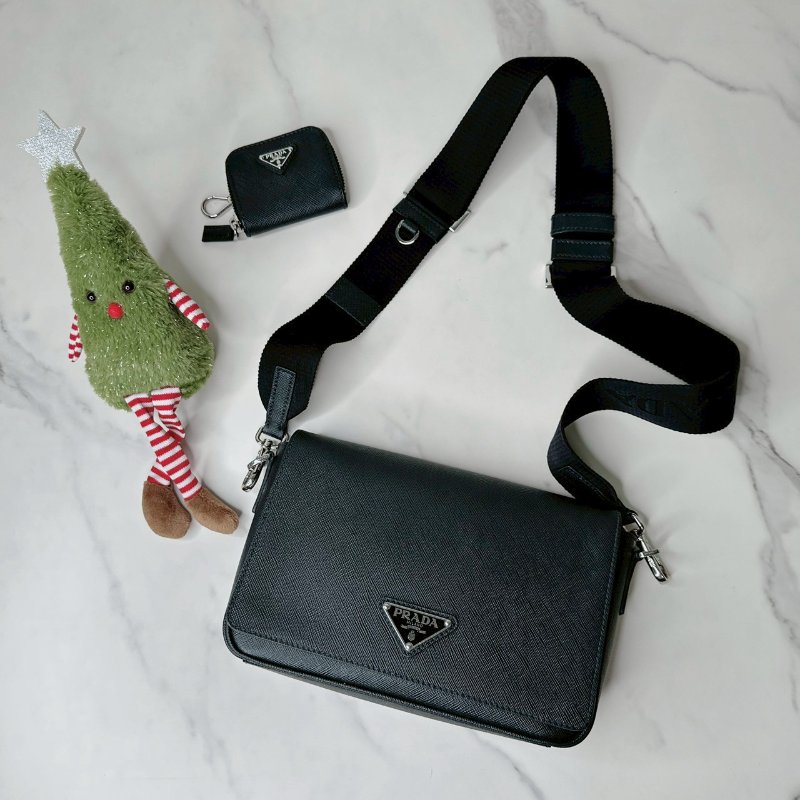 PRADA Saffiano翻蓋斜背包-0