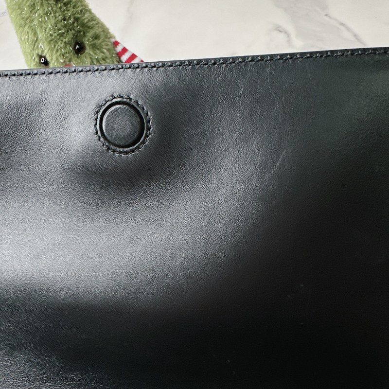 PRADA Saffiano翻蓋斜背包-7