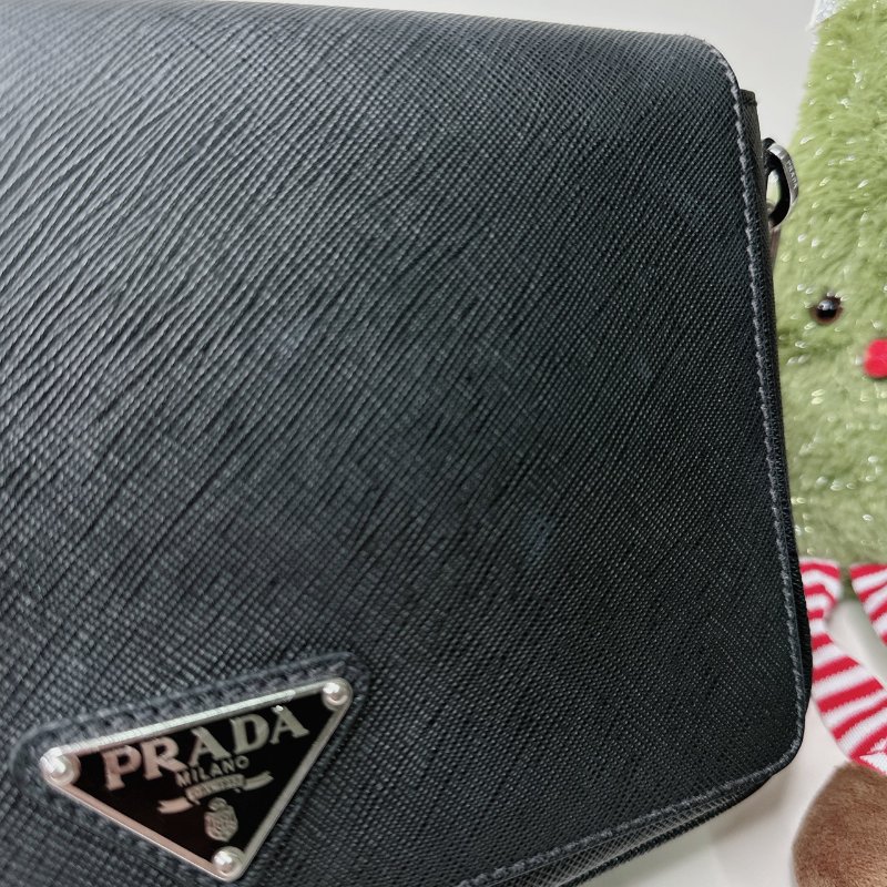 PRADA Saffiano翻蓋斜背包-8