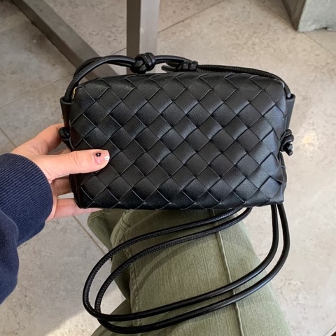 Bottega Veneta葆蝶家 LOOP 編織相機包收納包 手拿單肩包 迷你 黑色 尺寸：17×10×6