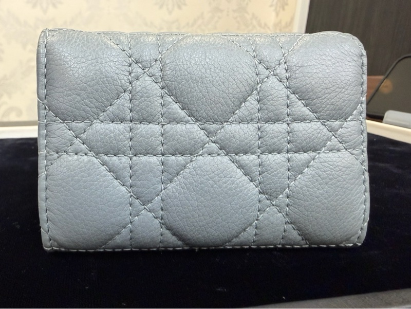 Dior Caro Glycine 錢包 雲藍色柔軟 Cannage 籐格紋小牛皮-1