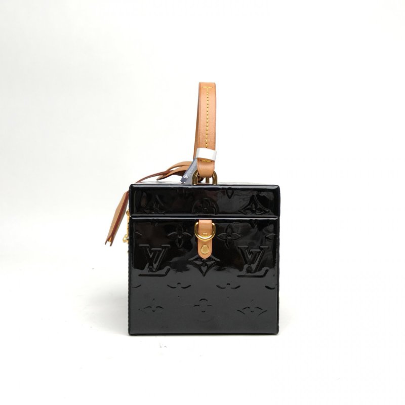 LOUIS VUITTON BleeckerBox漆皮壓花方盒子包漆皮2019肩背包-1