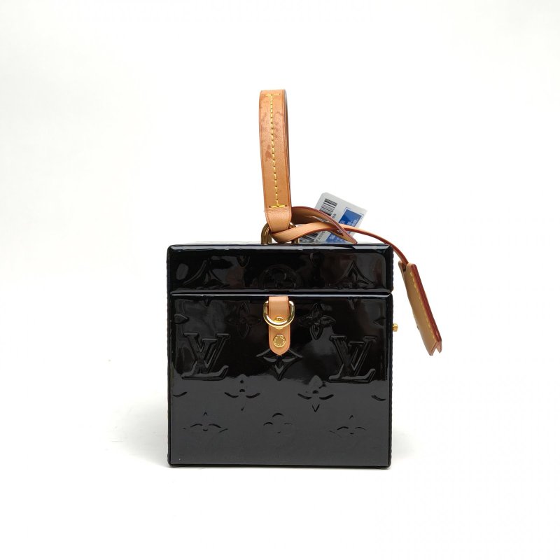 LOUIS VUITTON BleeckerBox漆皮壓花方盒子包漆皮2019肩背包-3