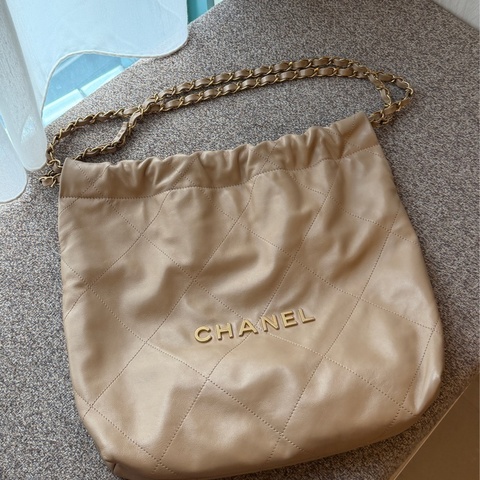 Chanel 22 奶茶色 金扣 肩背包
