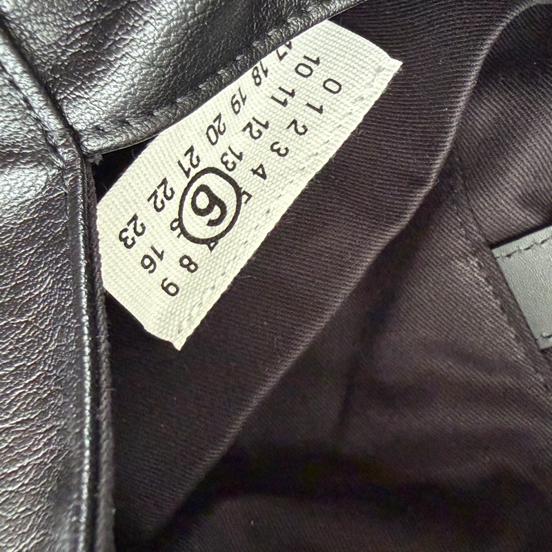 MM6 Maison Margiela🌫️ Japanese bag 經典三角包 Small 皮革紋-11