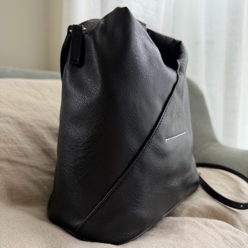 MM6 Maison Margiela 🌫️ Japanese bag 經典三角包 Crossbody 皮革紋-1