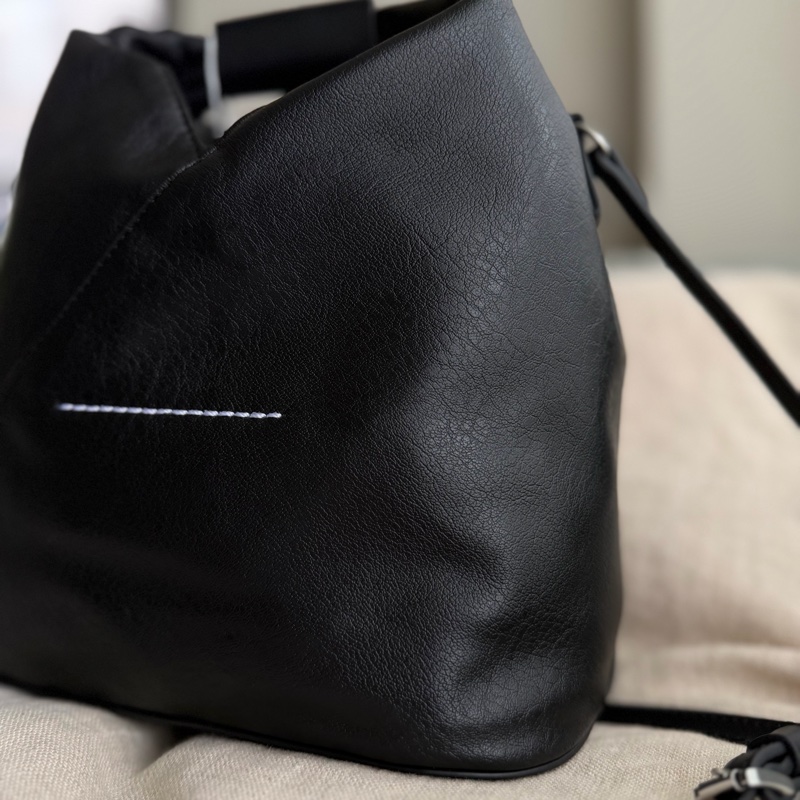 MM6 Maison Margiela 🌫️ Japanese bag 經典三角包 Crossbody 皮革紋-2