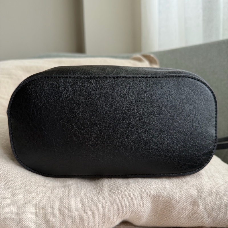 MM6 Maison Margiela 🌫️ Japanese bag 經典三角包 Crossbody 皮革紋-5