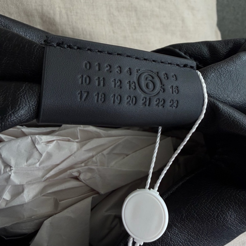 MM6 Maison Margiela 🌫️ Japanese bag 經典三角包 Crossbody 皮革紋-8