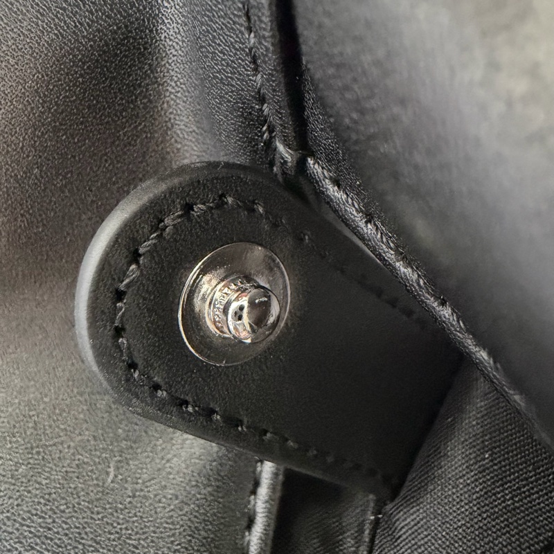 MM6 Maison Margiela 🌫️ Japanese bag 經典三角包 Crossbody 皮革紋-14