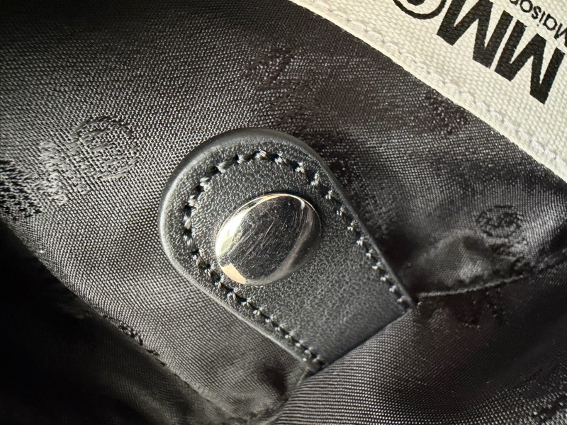 MM6 Maison Margiela 🌫️ Japanese bag 經典三角包 Crossbody 皮革紋-15