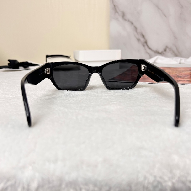 Celine CL40197U 黑膠框太陽眼鏡-12
