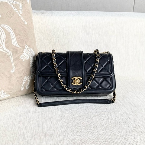 Chanel香奈兒 限定款黑金單肩斜挎包 鐳射20開 黑色金扣 羊皮  尺寸26*16*7