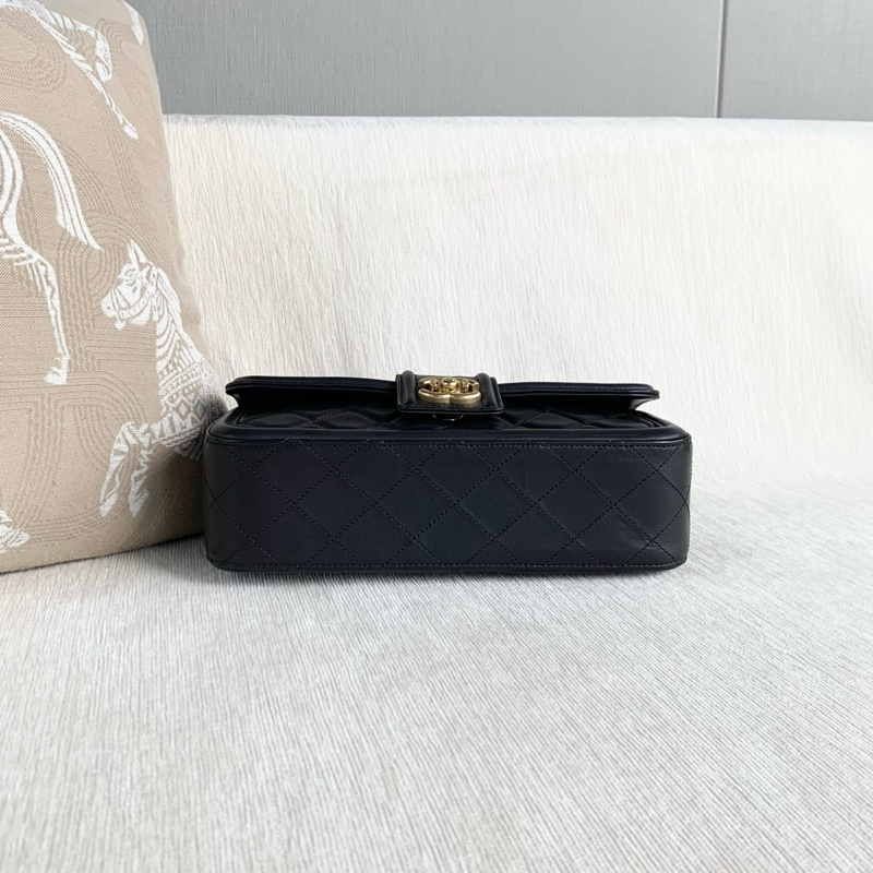 Chanel香奈兒 限定款黑金單肩斜挎包 鐳射20開 黑色金扣 羊皮 尺寸26*16*7-6