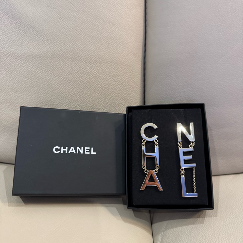 Chanel 香奈兒 logo 字樣耳環/Jennie 同款/99新美品-0
