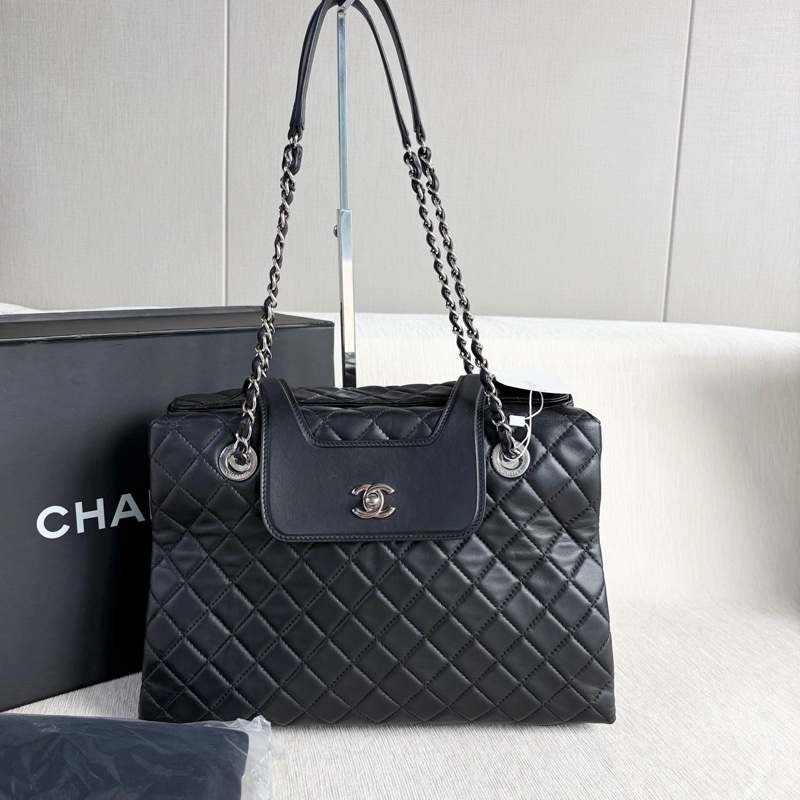 Chanel香奈兒菱格紋托特鏈條包 鐳射20開 黑銀 羊皮 尺寸約34*23*10 附件:防塵袋。-1