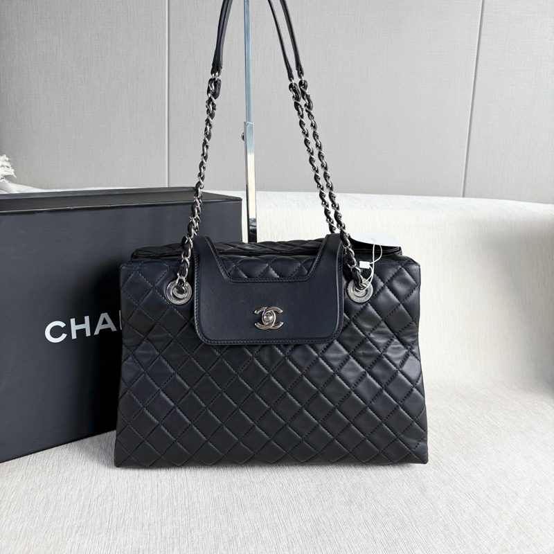 Chanel香奈兒菱格紋托特鏈條包 鐳射20開 黑銀 羊皮 尺寸約34*23*10 附件:防塵袋。-2