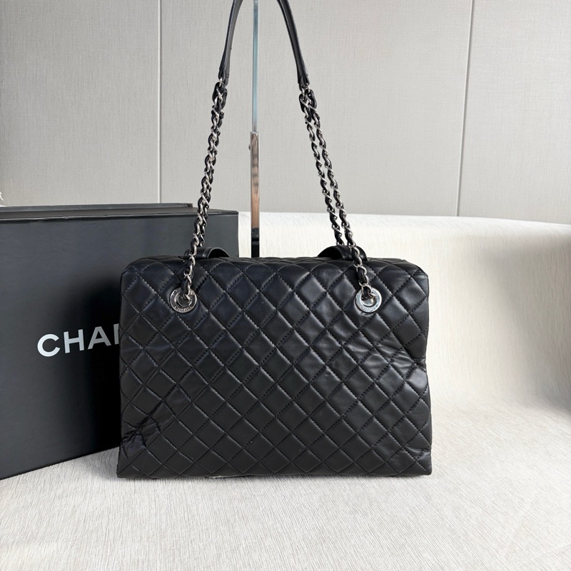 Chanel香奈兒菱格紋托特鏈條包 鐳射20開 黑銀 羊皮 尺寸約34*23*10 附件:防塵袋。-3