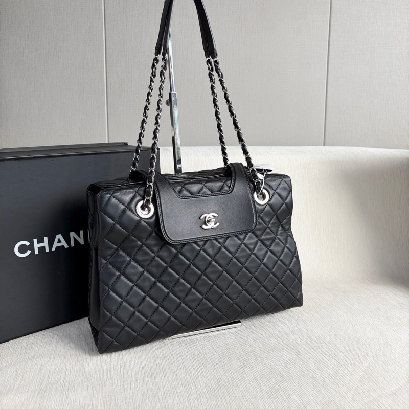 Chanel香奈兒菱格紋托特鏈條包 鐳射20開 黑銀 羊皮 尺寸約34*23*10 附件:防塵袋。-6