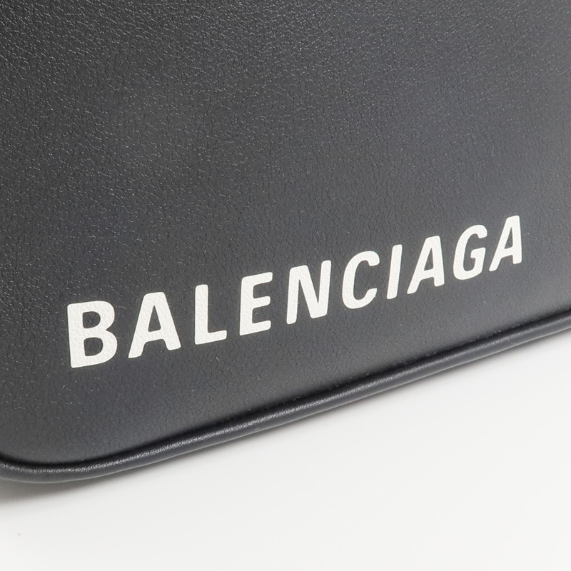 BALENCIAGA 牛皮皮革Triangle Clutch手拿包-10