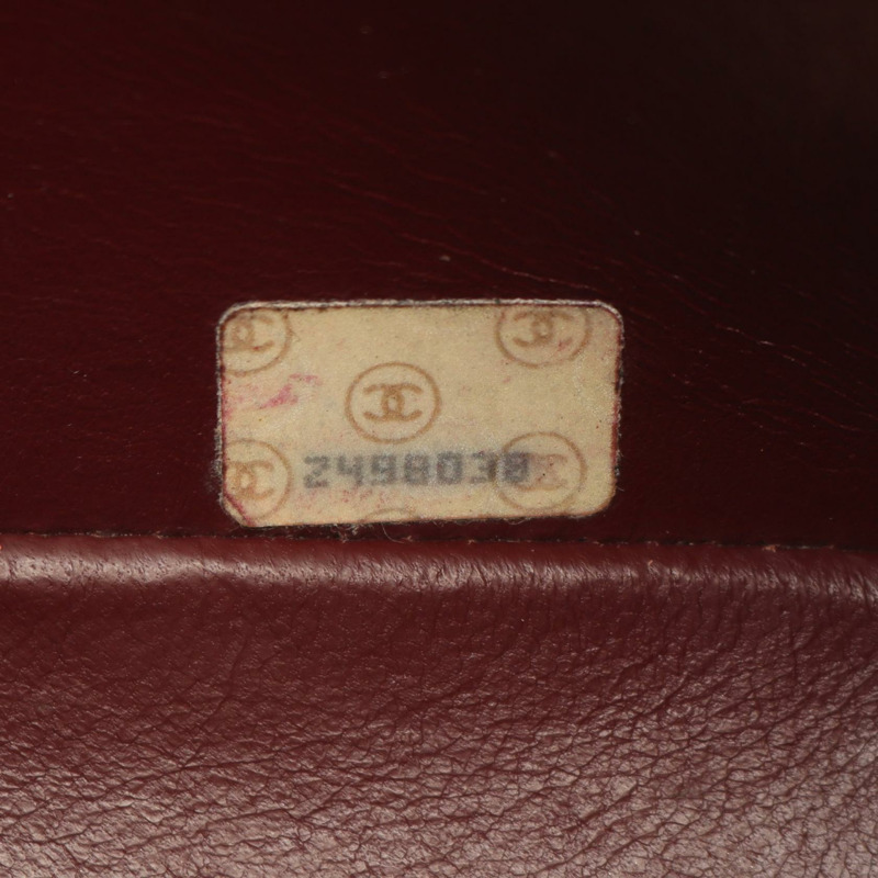 香奈兒 V 字縫線 Mademoiselle 鏈條肩背包，羊皮，黑色，金色五金，二手-4