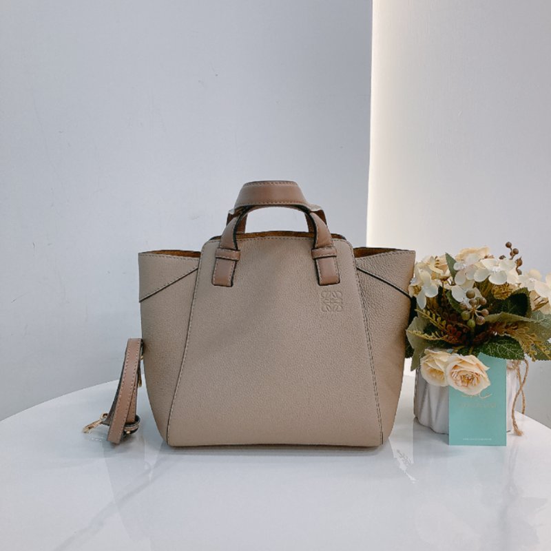 MS0699 Loewe 羅意威手提包 牛皮沙色 金扣 Natural Leather Hammock Nugget Bag Calfskin Sand x GHW-0