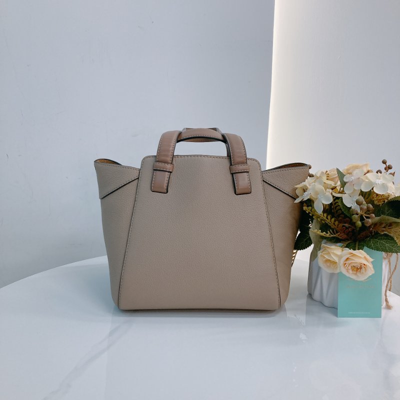 MS0699 Loewe 羅意威手提包 牛皮沙色 金扣 Natural Leather Hammock Nugget Bag Calfskin Sand x GHW-3