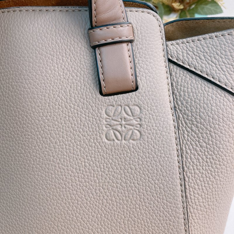 MS0699 Loewe 羅意威手提包 牛皮沙色 金扣 Natural Leather Hammock Nugget Bag Calfskin Sand x GHW-13